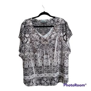 Unity World Wear V-Neck Top Size Large Rhinestone Geometric Floral Black White